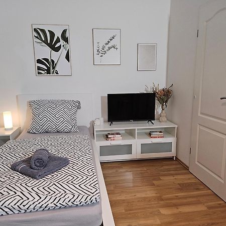 Modern Studio Near Duesseldorf Airport & Messe/Fair メーアブッシュ エクステリア 写真